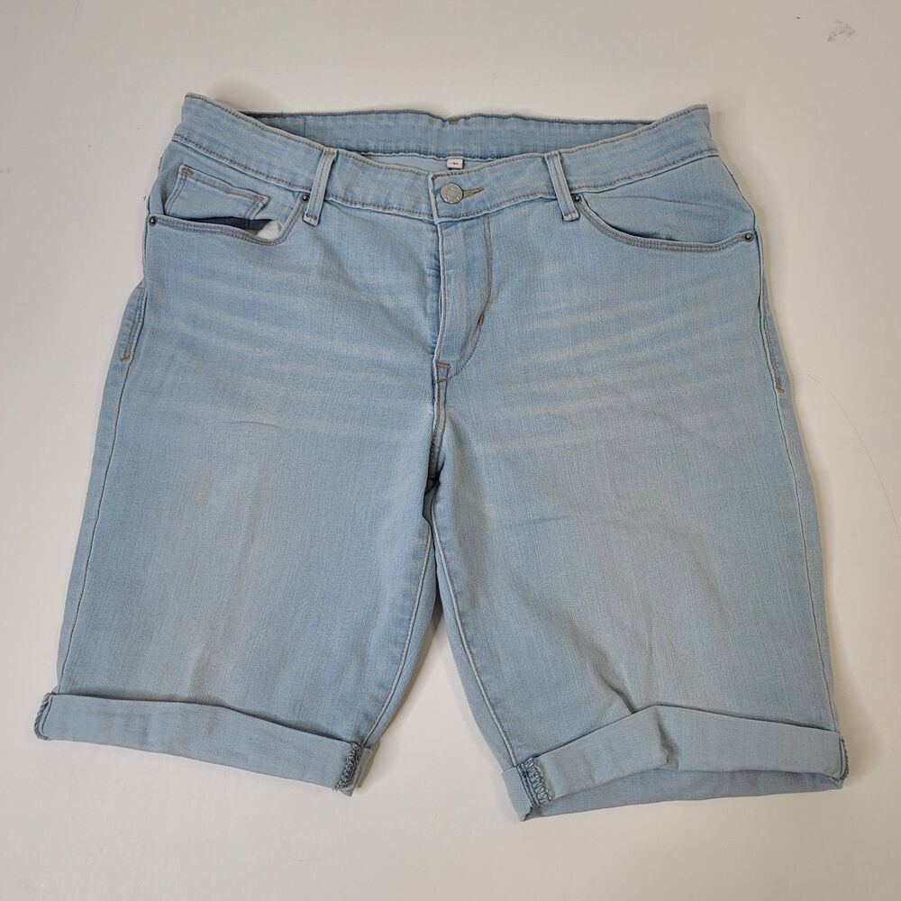 Levi’s Women’s Size 31 Light Wash Denim Bermuda Shorts Cuffed Stretch